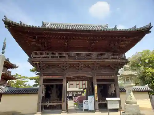 鶴林寺の山門