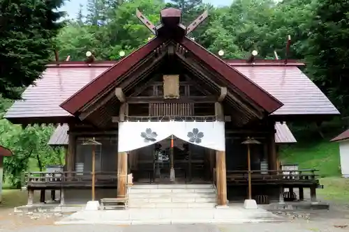 新得神社の本殿・本堂