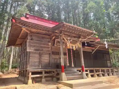 新山神社の{uncategorized: "未分類", other: "その他", undefined: "問題あり", building: "その他建物", grave: "お墓", sacred_gate: "鳥居", guardian: "狛犬", statue: "像", buddha: "仏像", history: "歴史", nature: "自然", garden: "庭園", animal: "動物", pagoda: "塔", temizu: "手水舎", mountain_gate: "山門・神門", sanctuary: "本殿・本堂", subordinate: "末社・摂社", art: "芸術", scenery: "景色", jizo: "地蔵", ema: "絵馬", goshuin: "御朱印", omikuji: "おみくじ", items: "授与品その他", amulet: "お守り", goshuincho: "御朱印帳", eats: "食事", festival: "お祭り", votive_dance: "神楽", shichigosan: "七五三参", wedding: "結婚式", experience: "体験その他", initially: "初詣", around: "周辺", anti_infection: "感染症対策"}