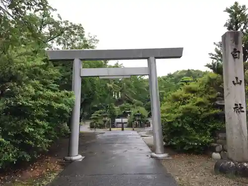 白山神社の鳥居