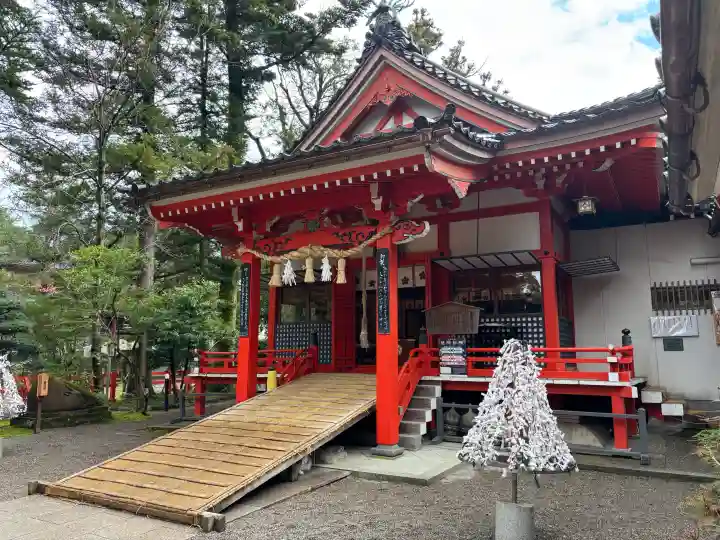 金澤神社の{uncategorized: "未分類", other: "その他", undefined: "問題あり", building: "その他建物", grave: "お墓", sacred_gate: "鳥居", guardian: "狛犬", statue: "像", buddha: "仏像", history: "歴史", nature: "自然", garden: "庭園", animal: "動物", pagoda: "塔", temizu: "手水舎", mountain_gate: "山門・神門", sanctuary: "本殿・本堂", subordinate: "末社・摂社", art: "芸術", scenery: "景色", jizo: "地蔵", ema: "絵馬", goshuin: "御朱印", omikuji: "おみくじ", items: "授与品その他", amulet: "お守り", goshuincho: "御朱印帳", eats: "食事", festival: "お祭り", votive_dance: "神楽", shichigosan: "七五三参", wedding: "結婚式", experience: "体験その他", initially: "初詣", around: "周辺", anti_infection: "感染症対策"}