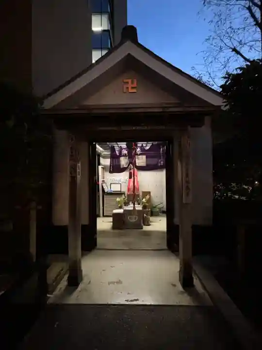 成子子育地蔵尊の{uncategorized: "未分類", other: "その他", undefined: "問題あり", building: "その他建物", grave: "お墓", sacred_gate: "鳥居", guardian: "狛犬", statue: "像", buddha: "仏像", history: "歴史", nature: "自然", garden: "庭園", animal: "動物", pagoda: "塔", temizu: "手水舎", mountain_gate: "山門・神門", sanctuary: "本殿・本堂", subordinate: "末社・摂社", art: "芸術", scenery: "景色", jizo: "地蔵", ema: "絵馬", goshuin: "御朱印", omikuji: "おみくじ", items: "授与品その他", amulet: "お守り", goshuincho: "御朱印帳", eats: "食事", festival: "お祭り", votive_dance: "神楽", shichigosan: "七五三参", wedding: "結婚式", experience: "体験その他", initially: "初詣", around: "周辺", anti_infection: "感染症対策"}