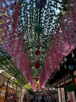 露天神社（お初天神）の{uncategorized: "未分類", other: "その他", undefined: "問題あり", building: "その他建物", grave: "お墓", sacred_gate: "鳥居", guardian: "狛犬", statue: "像", buddha: "仏像", history: "歴史", nature: "自然", garden: "庭園", animal: "動物", pagoda: "塔", temizu: "手水舎", mountain_gate: "山門・神門", sanctuary: "本殿・本堂", subordinate: "末社・摂社", art: "芸術", scenery: "景色", jizo: "地蔵", ema: "絵馬", goshuin: "御朱印", omikuji: "おみくじ", items: "授与品その他", amulet: "お守り", goshuincho: "御朱印帳", eats: "食事", festival: "お祭り", votive_dance: "神楽", shichigosan: "七五三参", wedding: "結婚式", experience: "体験その他", initially: "初詣", around: "周辺", anti_infection: "感染症対策"}