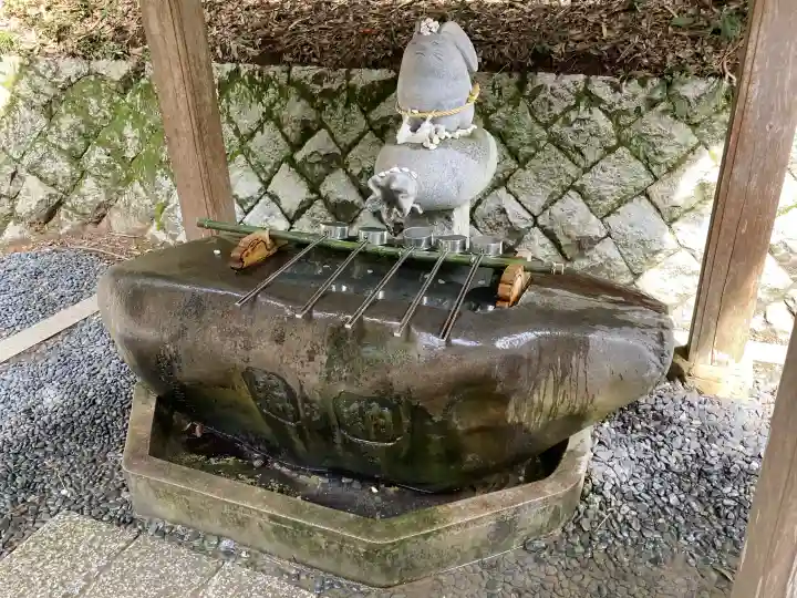 白兎神社の{uncategorized: "未分類", other: "その他", undefined: "問題あり", building: "その他建物", grave: "お墓", sacred_gate: "鳥居", guardian: "狛犬", statue: "像", buddha: "仏像", history: "歴史", nature: "自然", garden: "庭園", animal: "動物", pagoda: "塔", temizu: "手水舎", mountain_gate: "山門・神門", sanctuary: "本殿・本堂", subordinate: "末社・摂社", art: "芸術", scenery: "景色", jizo: "地蔵", ema: "絵馬", goshuin: "御朱印", omikuji: "おみくじ", items: "授与品その他", amulet: "お守り", goshuincho: "御朱印帳", eats: "食事", festival: "お祭り", votive_dance: "神楽", shichigosan: "七五三参", wedding: "結婚式", experience: "体験その他", initially: "初詣", around: "周辺", anti_infection: "感染症対策"}