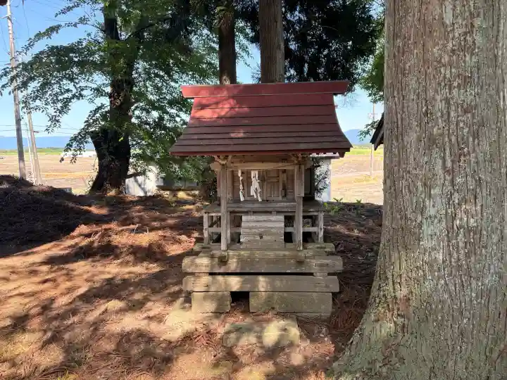 神明社の{uncategorized: "未分類", other: "その他", undefined: "問題あり", building: "その他建物", grave: "お墓", sacred_gate: "鳥居", guardian: "狛犬", statue: "像", buddha: "仏像", history: "歴史", nature: "自然", garden: "庭園", animal: "動物", pagoda: "塔", temizu: "手水舎", mountain_gate: "山門・神門", sanctuary: "本殿・本堂", subordinate: "末社・摂社", art: "芸術", scenery: "景色", jizo: "地蔵", ema: "絵馬", goshuin: "御朱印", omikuji: "おみくじ", items: "授与品その他", amulet: "お守り", goshuincho: "御朱印帳", eats: "食事", festival: "お祭り", votive_dance: "神楽", shichigosan: "七五三参", wedding: "結婚式", experience: "体験その他", initially: "初詣", around: "周辺", anti_infection: "感染症対策"}