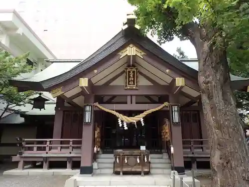 三吉神社の本殿