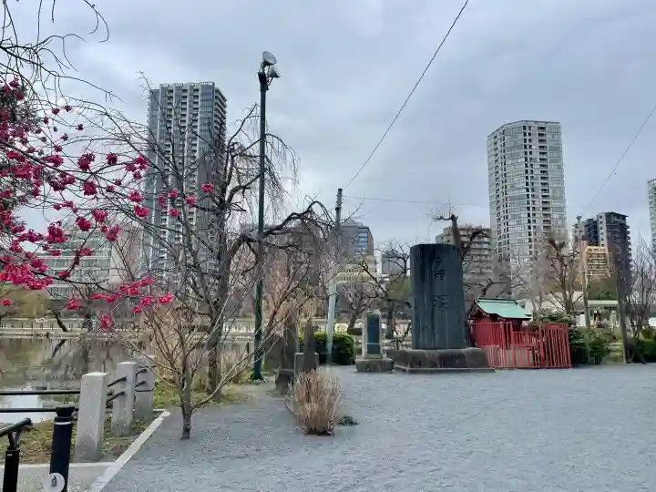 寛永寺不忍池弁天堂の{uncategorized: "未分類", other: "その他", undefined: "問題あり", building: "その他建物", grave: "お墓", sacred_gate: "鳥居", guardian: "狛犬", statue: "像", buddha: "仏像", history: "歴史", nature: "自然", garden: "庭園", animal: "動物", pagoda: "塔", temizu: "手水舎", mountain_gate: "山門・神門", sanctuary: "本殿・本堂", subordinate: "末社・摂社", art: "芸術", scenery: "景色", jizo: "地蔵", ema: "絵馬", goshuin: "御朱印", omikuji: "おみくじ", items: "授与品その他", amulet: "お守り", goshuincho: "御朱印帳", eats: "食事", festival: "お祭り", votive_dance: "神楽", shichigosan: "七五三参", wedding: "結婚式", experience: "体験その他", initially: "初詣", around: "周辺", anti_infection: "感染症対策"}