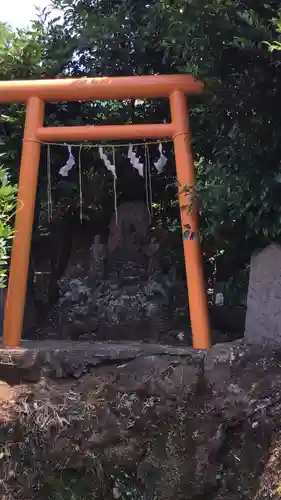 横浜御嶽神社の鳥居