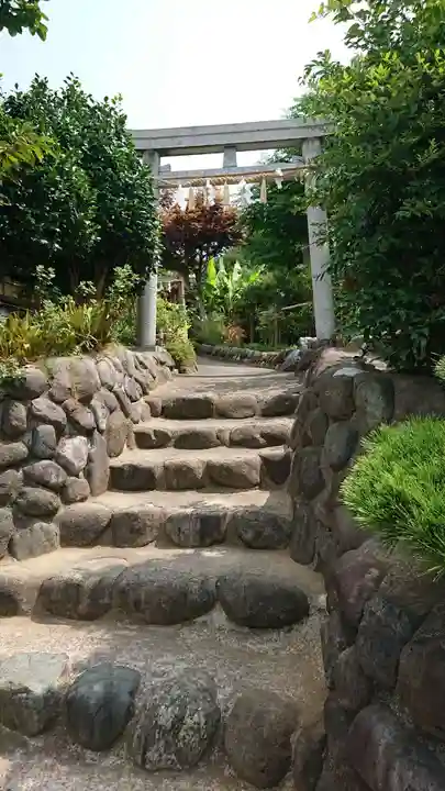 横浜御嶽神社の鳥居