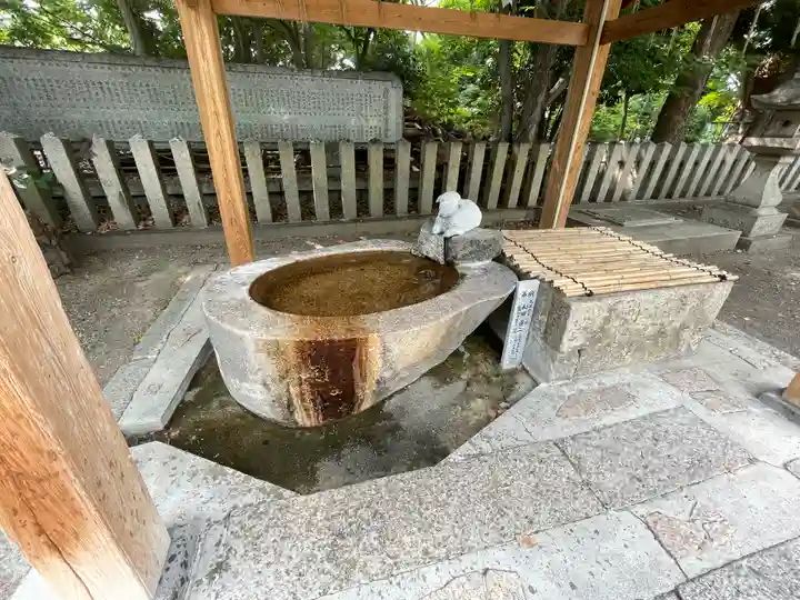 泉穴師神社の手水舎