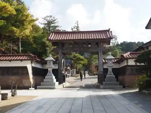 総持寺祖院の山門