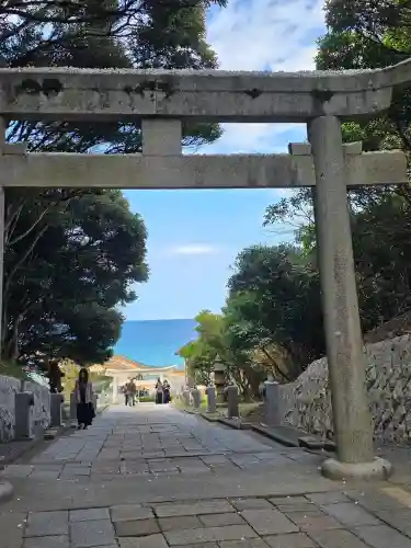 白兎神社の{uncategorized: "未分類", other: "その他", undefined: "問題あり", building: "その他建物", grave: "お墓", sacred_gate: "鳥居", guardian: "狛犬", statue: "像", buddha: "仏像", history: "歴史", nature: "自然", garden: "庭園", animal: "動物", pagoda: "塔", temizu: "手水舎", mountain_gate: "山門・神門", sanctuary: "本殿・本堂", subordinate: "末社・摂社", art: "芸術", scenery: "景色", jizo: "地蔵", ema: "絵馬", goshuin: "御朱印", omikuji: "おみくじ", items: "授与品その他", amulet: "お守り", goshuincho: "御朱印帳", eats: "食事", festival: "お祭り", votive_dance: "神楽", shichigosan: "七五三参", wedding: "結婚式", experience: "体験その他", initially: "初詣", around: "周辺", anti_infection: "感染症対策"}