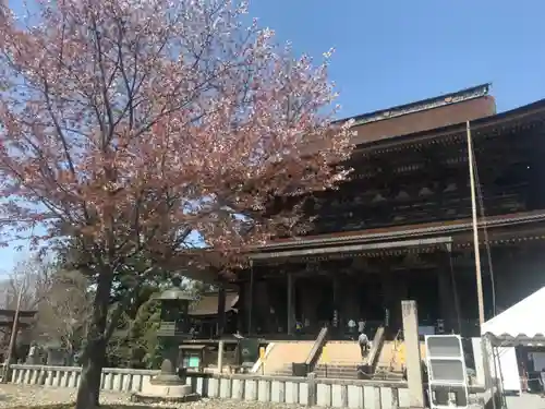 金峯山寺の本殿・本堂