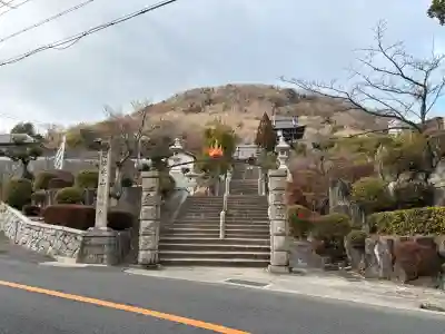 神咒寺の{uncategorized: "未分類", other: "その他", undefined: "問題あり", building: "その他建物", grave: "お墓", sacred_gate: "鳥居", guardian: "狛犬", statue: "像", buddha: "仏像", history: "歴史", nature: "自然", garden: "庭園", animal: "動物", pagoda: "塔", temizu: "手水舎", mountain_gate: "山門・神門", sanctuary: "本殿・本堂", subordinate: "末社・摂社", art: "芸術", scenery: "景色", jizo: "地蔵", ema: "絵馬", goshuin: "御朱印", omikuji: "おみくじ", items: "授与品その他", amulet: "お守り", goshuincho: "御朱印帳", eats: "食事", festival: "お祭り", votive_dance: "神楽", shichigosan: "七五三参", wedding: "結婚式", experience: "体験その他", initially: "初詣", around: "周辺", anti_infection: "感染症対策"}
