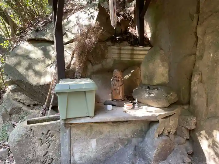 不動尊(布引の滝)の仏像