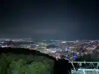 劔山神社の{uncategorized: "未分類", other: "その他", undefined: "問題あり", building: "その他建物", grave: "お墓", sacred_gate: "鳥居", guardian: "狛犬", statue: "像", buddha: "仏像", history: "歴史", nature: "自然", garden: "庭園", animal: "動物", pagoda: "塔", temizu: "手水舎", mountain_gate: "山門・神門", sanctuary: "本殿・本堂", subordinate: "末社・摂社", art: "芸術", scenery: "景色", jizo: "地蔵", ema: "絵馬", goshuin: "御朱印", omikuji: "おみくじ", items: "授与品その他", amulet: "お守り", goshuincho: "御朱印帳", eats: "食事", festival: "お祭り", votive_dance: "神楽", shichigosan: "七五三参", wedding: "結婚式", experience: "体験その他", initially: "初詣", around: "周辺", anti_infection: "感染症対策"}