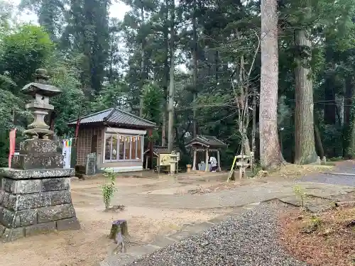日吉神社の{uncategorized: "未分類", other: "その他", undefined: "問題あり", building: "その他建物", grave: "お墓", sacred_gate: "鳥居", guardian: "狛犬", statue: "像", buddha: "仏像", history: "歴史", nature: "自然", garden: "庭園", animal: "動物", pagoda: "塔", temizu: "手水舎", mountain_gate: "山門・神門", sanctuary: "本殿・本堂", subordinate: "末社・摂社", art: "芸術", scenery: "景色", jizo: "地蔵", ema: "絵馬", goshuin: "御朱印", omikuji: "おみくじ", items: "授与品その他", amulet: "お守り", goshuincho: "御朱印帳", eats: "食事", festival: "お祭り", votive_dance: "神楽", shichigosan: "七五三参", wedding: "結婚式", experience: "体験その他", initially: "初詣", around: "周辺", anti_infection: "感染症対策"}