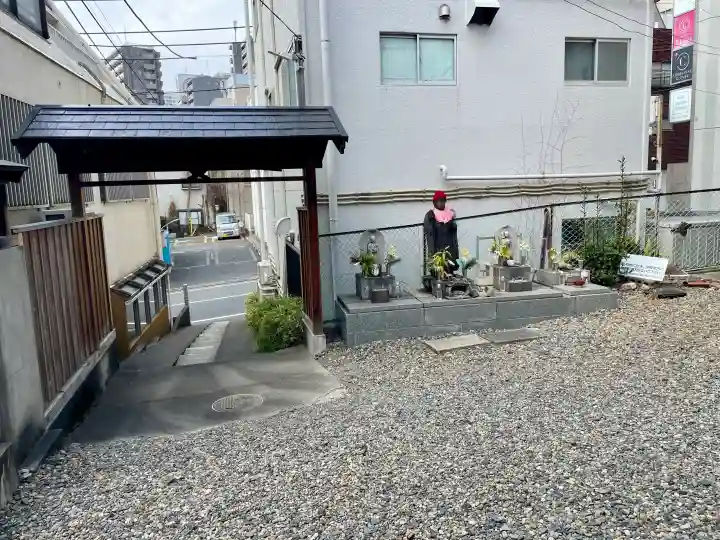 祥山寺の{uncategorized: "未分類", other: "その他", undefined: "問題あり", building: "その他建物", grave: "お墓", sacred_gate: "鳥居", guardian: "狛犬", statue: "像", buddha: "仏像", history: "歴史", nature: "自然", garden: "庭園", animal: "動物", pagoda: "塔", temizu: "手水舎", mountain_gate: "山門・神門", sanctuary: "本殿・本堂", subordinate: "末社・摂社", art: "芸術", scenery: "景色", jizo: "地蔵", ema: "絵馬", goshuin: "御朱印", omikuji: "おみくじ", items: "授与品その他", amulet: "お守り", goshuincho: "御朱印帳", eats: "食事", festival: "お祭り", votive_dance: "神楽", shichigosan: "七五三参", wedding: "結婚式", experience: "体験その他", initially: "初詣", around: "周辺", anti_infection: "感染症対策"}