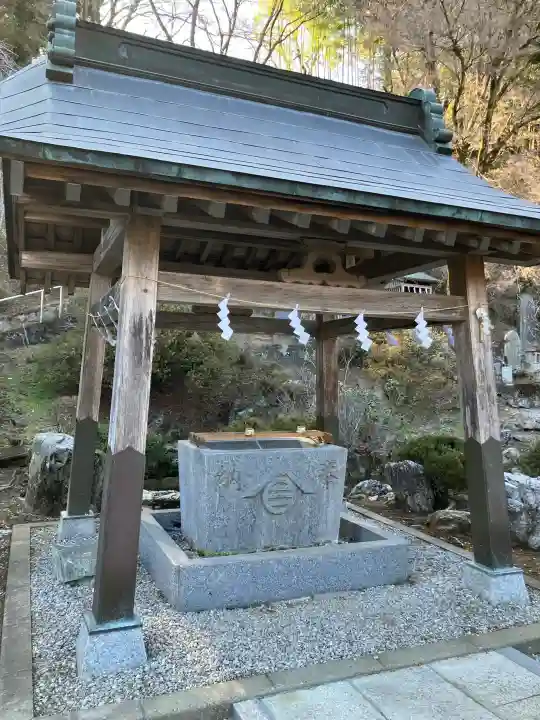 御嶽山神社の{uncategorized: "未分類", other: "その他", undefined: "問題あり", building: "その他建物", grave: "お墓", sacred_gate: "鳥居", guardian: "狛犬", statue: "像", buddha: "仏像", history: "歴史", nature: "自然", garden: "庭園", animal: "動物", pagoda: "塔", temizu: "手水舎", mountain_gate: "山門・神門", sanctuary: "本殿・本堂", subordinate: "末社・摂社", art: "芸術", scenery: "景色", jizo: "地蔵", ema: "絵馬", goshuin: "御朱印", omikuji: "おみくじ", items: "授与品その他", amulet: "お守り", goshuincho: "御朱印帳", eats: "食事", festival: "お祭り", votive_dance: "神楽", shichigosan: "七五三参", wedding: "結婚式", experience: "体験その他", initially: "初詣", around: "周辺", anti_infection: "感染症対策"}
