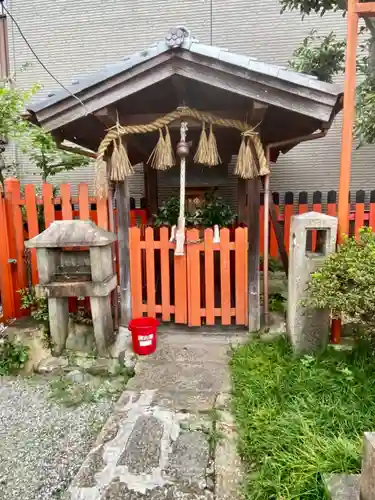 松明殿稲荷神社の末社・摂社