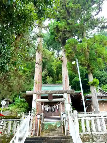 諏訪神社の鳥居