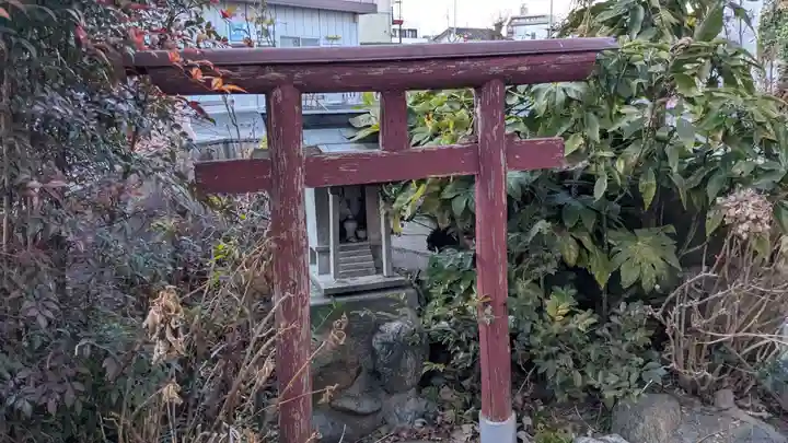 祠の鳥居