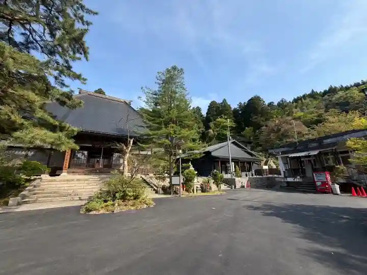 華報寺の{uncategorized: "未分類", other: "その他", undefined: "問題あり", building: "その他建物", grave: "お墓", sacred_gate: "鳥居", guardian: "狛犬", statue: "像", buddha: "仏像", history: "歴史", nature: "自然", garden: "庭園", animal: "動物", pagoda: "塔", temizu: "手水舎", mountain_gate: "山門・神門", sanctuary: "本殿・本堂", subordinate: "末社・摂社", art: "芸術", scenery: "景色", jizo: "地蔵", ema: "絵馬", goshuin: "御朱印", omikuji: "おみくじ", items: "授与品その他", amulet: "お守り", goshuincho: "御朱印帳", eats: "食事", festival: "お祭り", votive_dance: "神楽", shichigosan: "七五三参", wedding: "結婚式", experience: "体験その他", initially: "初詣", around: "周辺", anti_infection: "感染症対策"}
