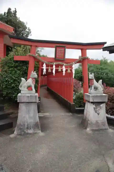 福徳稲荷神社の{uncategorized: "未分類", other: "その他", undefined: "問題あり", building: "その他建物", grave: "お墓", sacred_gate: "鳥居", guardian: "狛犬", statue: "像", buddha: "仏像", history: "歴史", nature: "自然", garden: "庭園", animal: "動物", pagoda: "塔", temizu: "手水舎", mountain_gate: "山門・神門", sanctuary: "本殿・本堂", subordinate: "末社・摂社", art: "芸術", scenery: "景色", jizo: "地蔵", ema: "絵馬", goshuin: "御朱印", omikuji: "おみくじ", items: "授与品その他", amulet: "お守り", goshuincho: "御朱印帳", eats: "食事", festival: "お祭り", votive_dance: "神楽", shichigosan: "七五三参", wedding: "結婚式", experience: "体験その他", initially: "初詣", around: "周辺", anti_infection: "感染症対策"}