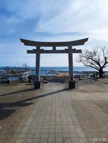 鹿島御児神社の{uncategorized: "未分類", other: "その他", undefined: "問題あり", building: "その他建物", grave: "お墓", sacred_gate: "鳥居", guardian: "狛犬", statue: "像", buddha: "仏像", history: "歴史", nature: "自然", garden: "庭園", animal: "動物", pagoda: "塔", temizu: "手水舎", mountain_gate: "山門・神門", sanctuary: "本殿・本堂", subordinate: "末社・摂社", art: "芸術", scenery: "景色", jizo: "地蔵", ema: "絵馬", goshuin: "御朱印", omikuji: "おみくじ", items: "授与品その他", amulet: "お守り", goshuincho: "御朱印帳", eats: "食事", festival: "お祭り", votive_dance: "神楽", shichigosan: "七五三参", wedding: "結婚式", experience: "体験その他", initially: "初詣", around: "周辺", anti_infection: "感染症対策"}