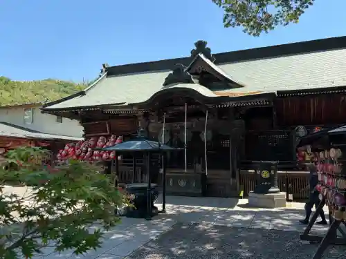 達磨寺の{uncategorized: "未分類", other: "その他", undefined: "問題あり", building: "その他建物", grave: "お墓", sacred_gate: "鳥居", guardian: "狛犬", statue: "像", buddha: "仏像", history: "歴史", nature: "自然", garden: "庭園", animal: "動物", pagoda: "塔", temizu: "手水舎", mountain_gate: "山門・神門", sanctuary: "本殿・本堂", subordinate: "末社・摂社", art: "芸術", scenery: "景色", jizo: "地蔵", ema: "絵馬", goshuin: "御朱印", omikuji: "おみくじ", items: "授与品その他", amulet: "お守り", goshuincho: "御朱印帳", eats: "食事", festival: "お祭り", votive_dance: "神楽", shichigosan: "七五三参", wedding: "結婚式", experience: "体験その他", initially: "初詣", around: "周辺", anti_infection: "感染症対策"}
