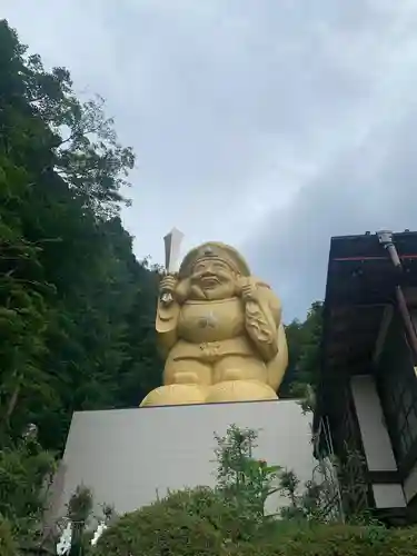 中之嶽神社の像