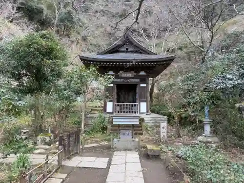 黄梅院（円覚寺塔頭）の{uncategorized: "未分類", other: "その他", undefined: "問題あり", building: "その他建物", grave: "お墓", sacred_gate: "鳥居", guardian: "狛犬", statue: "像", buddha: "仏像", history: "歴史", nature: "自然", garden: "庭園", animal: "動物", pagoda: "塔", temizu: "手水舎", mountain_gate: "山門・神門", sanctuary: "本殿・本堂", subordinate: "末社・摂社", art: "芸術", scenery: "景色", jizo: "地蔵", ema: "絵馬", goshuin: "御朱印", omikuji: "おみくじ", items: "授与品その他", amulet: "お守り", goshuincho: "御朱印帳", eats: "食事", festival: "お祭り", votive_dance: "神楽", shichigosan: "七五三参", wedding: "結婚式", experience: "体験その他", initially: "初詣", around: "周辺", anti_infection: "感染症対策"}