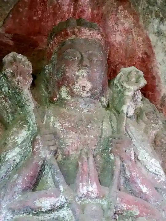 菅尾磨崖仏の仏像