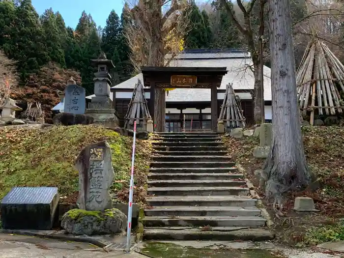 舘山寺の山門