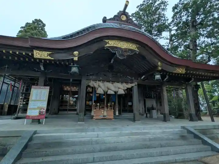 越中一宮 髙瀬神社の{uncategorized: "未分類", other: "その他", undefined: "問題あり", building: "その他建物", grave: "お墓", sacred_gate: "鳥居", guardian: "狛犬", statue: "像", buddha: "仏像", history: "歴史", nature: "自然", garden: "庭園", animal: "動物", pagoda: "塔", temizu: "手水舎", mountain_gate: "山門・神門", sanctuary: "本殿・本堂", subordinate: "末社・摂社", art: "芸術", scenery: "景色", jizo: "地蔵", ema: "絵馬", goshuin: "御朱印", omikuji: "おみくじ", items: "授与品その他", amulet: "お守り", goshuincho: "御朱印帳", eats: "食事", festival: "お祭り", votive_dance: "神楽", shichigosan: "七五三参", wedding: "結婚式", experience: "体験その他", initially: "初詣", around: "周辺", anti_infection: "感染症対策"}