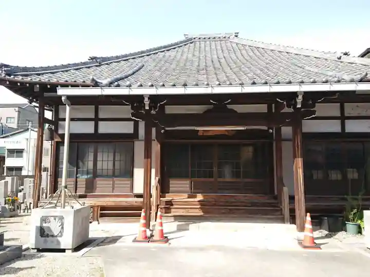 法円寺の本殿・本堂