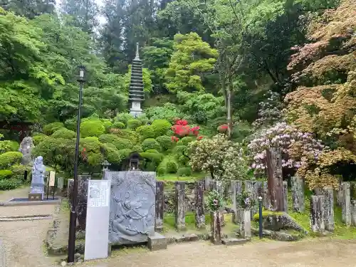 岡寺（龍蓋寺）の{uncategorized: "未分類", other: "その他", undefined: "問題あり", building: "その他建物", grave: "お墓", sacred_gate: "鳥居", guardian: "狛犬", statue: "像", buddha: "仏像", history: "歴史", nature: "自然", garden: "庭園", animal: "動物", pagoda: "塔", temizu: "手水舎", mountain_gate: "山門・神門", sanctuary: "本殿・本堂", subordinate: "末社・摂社", art: "芸術", scenery: "景色", jizo: "地蔵", ema: "絵馬", goshuin: "御朱印", omikuji: "おみくじ", items: "授与品その他", amulet: "お守り", goshuincho: "御朱印帳", eats: "食事", festival: "お祭り", votive_dance: "神楽", shichigosan: "七五三参", wedding: "結婚式", experience: "体験その他", initially: "初詣", around: "周辺", anti_infection: "感染症対策"}