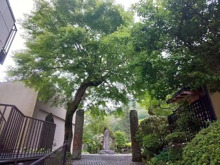 養食山 常泉寺の山門・神門