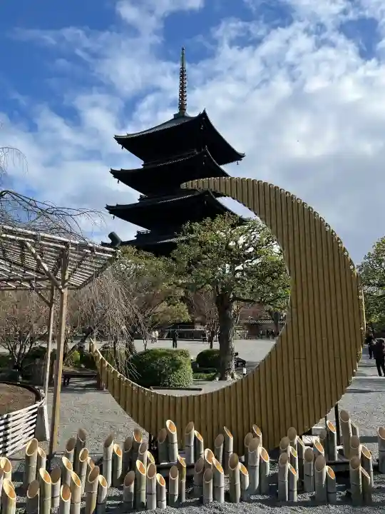 東寺(教王護国寺)の{uncategorized: "未分類", other: "その他", undefined: "問題あり", building: "その他建物", grave: "お墓", sacred_gate: "鳥居", guardian: "狛犬", statue: "像", buddha: "仏像", history: "歴史", nature: "自然", garden: "庭園", animal: "動物", pagoda: "塔", temizu: "手水舎", mountain_gate: "山門・神門", sanctuary: "本殿・本堂", subordinate: "末社・摂社", art: "芸術", scenery: "景色", jizo: "地蔵", ema: "絵馬", goshuin: "御朱印", omikuji: "おみくじ", items: "授与品その他", amulet: "お守り", goshuincho: "御朱印帳", eats: "食事", festival: "お祭り", votive_dance: "神楽", shichigosan: "七五三参", wedding: "結婚式", experience: "体験その他", initially: "初詣", around: "周辺", anti_infection: "感染症対策"}