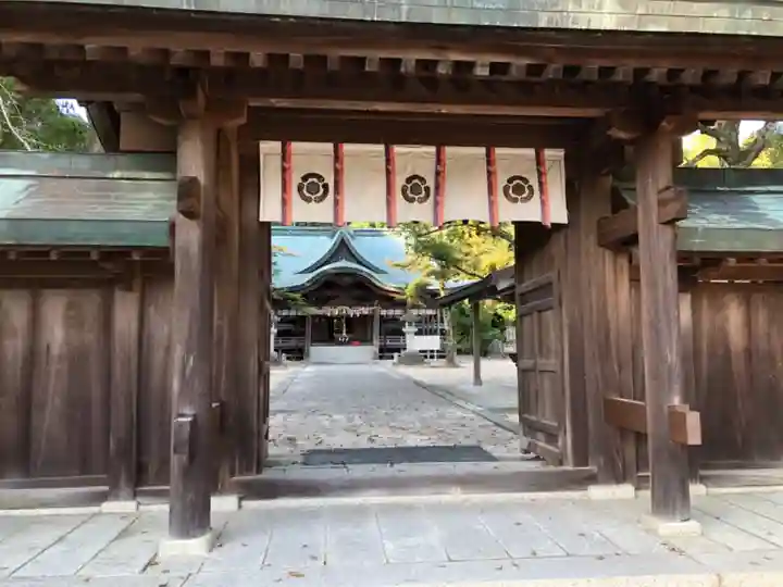 玉祖神社の山門・神門