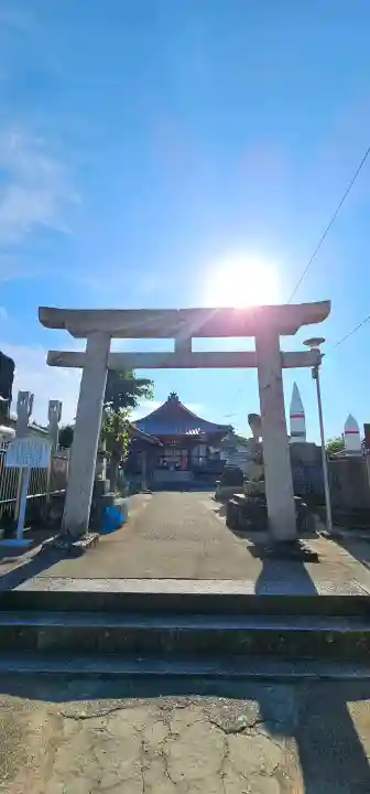 西條神社の{uncategorized: "未分類", other: "その他", undefined: "問題あり", building: "その他建物", grave: "お墓", sacred_gate: "鳥居", guardian: "狛犬", statue: "像", buddha: "仏像", history: "歴史", nature: "自然", garden: "庭園", animal: "動物", pagoda: "塔", temizu: "手水舎", mountain_gate: "山門・神門", sanctuary: "本殿・本堂", subordinate: "末社・摂社", art: "芸術", scenery: "景色", jizo: "地蔵", ema: "絵馬", goshuin: "御朱印", omikuji: "おみくじ", items: "授与品その他", amulet: "お守り", goshuincho: "御朱印帳", eats: "食事", festival: "お祭り", votive_dance: "神楽", shichigosan: "七五三参", wedding: "結婚式", experience: "体験その他", initially: "初詣", around: "周辺", anti_infection: "感染症対策"}