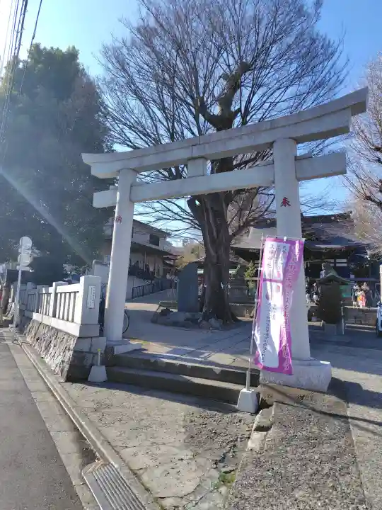 滝野川八幡神社の{uncategorized: "未分類", other: "その他", undefined: "問題あり", building: "その他建物", grave: "お墓", sacred_gate: "鳥居", guardian: "狛犬", statue: "像", buddha: "仏像", history: "歴史", nature: "自然", garden: "庭園", animal: "動物", pagoda: "塔", temizu: "手水舎", mountain_gate: "山門・神門", sanctuary: "本殿・本堂", subordinate: "末社・摂社", art: "芸術", scenery: "景色", jizo: "地蔵", ema: "絵馬", goshuin: "御朱印", omikuji: "おみくじ", items: "授与品その他", amulet: "お守り", goshuincho: "御朱印帳", eats: "食事", festival: "お祭り", votive_dance: "神楽", shichigosan: "七五三参", wedding: "結婚式", experience: "体験その他", initially: "初詣", around: "周辺", anti_infection: "感染症対策"}