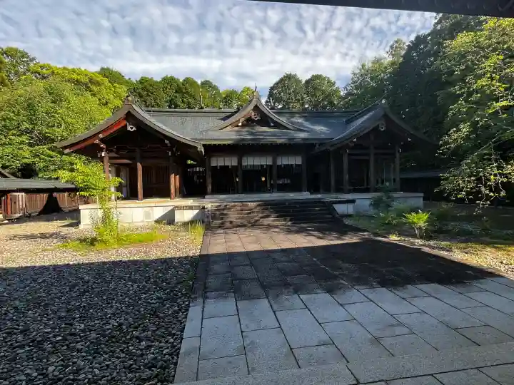 吉野神宮の{uncategorized: "未分類", other: "その他", undefined: "問題あり", building: "その他建物", grave: "お墓", sacred_gate: "鳥居", guardian: "狛犬", statue: "像", buddha: "仏像", history: "歴史", nature: "自然", garden: "庭園", animal: "動物", pagoda: "塔", temizu: "手水舎", mountain_gate: "山門・神門", sanctuary: "本殿・本堂", subordinate: "末社・摂社", art: "芸術", scenery: "景色", jizo: "地蔵", ema: "絵馬", goshuin: "御朱印", omikuji: "おみくじ", items: "授与品その他", amulet: "お守り", goshuincho: "御朱印帳", eats: "食事", festival: "お祭り", votive_dance: "神楽", shichigosan: "七五三参", wedding: "結婚式", experience: "体験その他", initially: "初詣", around: "周辺", anti_infection: "感染症対策"}