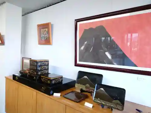 座間神社の{uncategorized: "未分類", other: "その他", undefined: "問題あり", building: "その他建物", grave: "お墓", sacred_gate: "鳥居", guardian: "狛犬", statue: "像", buddha: "仏像", history: "歴史", nature: "自然", garden: "庭園", animal: "動物", pagoda: "塔", temizu: "手水舎", mountain_gate: "山門・神門", sanctuary: "本殿・本堂", subordinate: "末社・摂社", art: "芸術", scenery: "景色", jizo: "地蔵", ema: "絵馬", goshuin: "御朱印", omikuji: "おみくじ", items: "授与品その他", amulet: "お守り", goshuincho: "御朱印帳", eats: "食事", festival: "お祭り", votive_dance: "神楽", shichigosan: "七五三参", wedding: "結婚式", experience: "体験その他", initially: "初詣", around: "周辺", anti_infection: "感染症対策"}