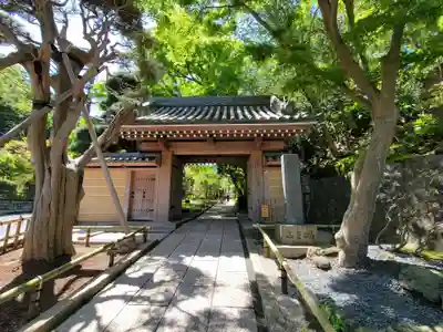 報国寺の山門・神門