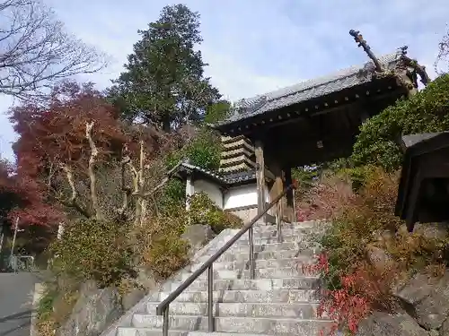 覚園寺の山門