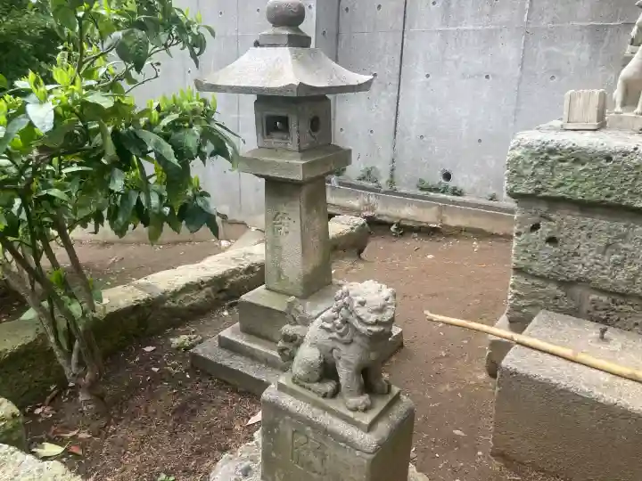 狸穴稲荷社の{uncategorized: "未分類", other: "その他", undefined: "問題あり", building: "その他建物", grave: "お墓", sacred_gate: "鳥居", guardian: "狛犬", statue: "像", buddha: "仏像", history: "歴史", nature: "自然", garden: "庭園", animal: "動物", pagoda: "塔", temizu: "手水舎", mountain_gate: "山門・神門", sanctuary: "本殿・本堂", subordinate: "末社・摂社", art: "芸術", scenery: "景色", jizo: "地蔵", ema: "絵馬", goshuin: "御朱印", omikuji: "おみくじ", items: "授与品その他", amulet: "お守り", goshuincho: "御朱印帳", eats: "食事", festival: "お祭り", votive_dance: "神楽", shichigosan: "七五三参", wedding: "結婚式", experience: "体験その他", initially: "初詣", around: "周辺", anti_infection: "感染症対策"}