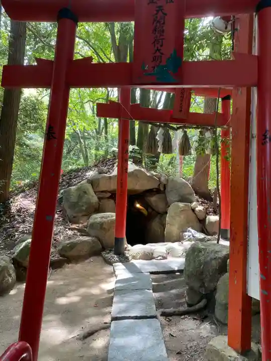 天開稲荷社の{uncategorized: "未分類", other: "その他", undefined: "問題あり", building: "その他建物", grave: "お墓", sacred_gate: "鳥居", guardian: "狛犬", statue: "像", buddha: "仏像", history: "歴史", nature: "自然", garden: "庭園", animal: "動物", pagoda: "塔", temizu: "手水舎", mountain_gate: "山門・神門", sanctuary: "本殿・本堂", subordinate: "末社・摂社", art: "芸術", scenery: "景色", jizo: "地蔵", ema: "絵馬", goshuin: "御朱印", omikuji: "おみくじ", items: "授与品その他", amulet: "お守り", goshuincho: "御朱印帳", eats: "食事", festival: "お祭り", votive_dance: "神楽", shichigosan: "七五三参", wedding: "結婚式", experience: "体験その他", initially: "初詣", around: "周辺", anti_infection: "感染症対策"}