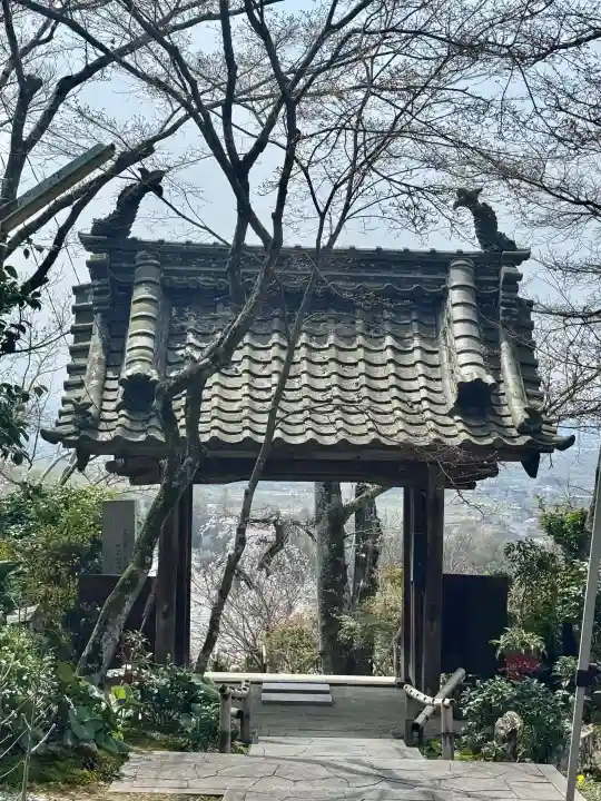 地蔵院の{uncategorized: "未分類", other: "その他", undefined: "問題あり", building: "その他建物", grave: "お墓", sacred_gate: "鳥居", guardian: "狛犬", statue: "像", buddha: "仏像", history: "歴史", nature: "自然", garden: "庭園", animal: "動物", pagoda: "塔", temizu: "手水舎", mountain_gate: "山門・神門", sanctuary: "本殿・本堂", subordinate: "末社・摂社", art: "芸術", scenery: "景色", jizo: "地蔵", ema: "絵馬", goshuin: "御朱印", omikuji: "おみくじ", items: "授与品その他", amulet: "お守り", goshuincho: "御朱印帳", eats: "食事", festival: "お祭り", votive_dance: "神楽", shichigosan: "七五三参", wedding: "結婚式", experience: "体験その他", initially: "初詣", around: "周辺", anti_infection: "感染症対策"}