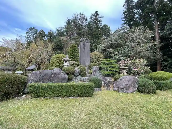 馬見岡綿向神社の{uncategorized: "未分類", other: "その他", undefined: "問題あり", building: "その他建物", grave: "お墓", sacred_gate: "鳥居", guardian: "狛犬", statue: "像", buddha: "仏像", history: "歴史", nature: "自然", garden: "庭園", animal: "動物", pagoda: "塔", temizu: "手水舎", mountain_gate: "山門・神門", sanctuary: "本殿・本堂", subordinate: "末社・摂社", art: "芸術", scenery: "景色", jizo: "地蔵", ema: "絵馬", goshuin: "御朱印", omikuji: "おみくじ", items: "授与品その他", amulet: "お守り", goshuincho: "御朱印帳", eats: "食事", festival: "お祭り", votive_dance: "神楽", shichigosan: "七五三参", wedding: "結婚式", experience: "体験その他", initially: "初詣", around: "周辺", anti_infection: "感染症対策"}